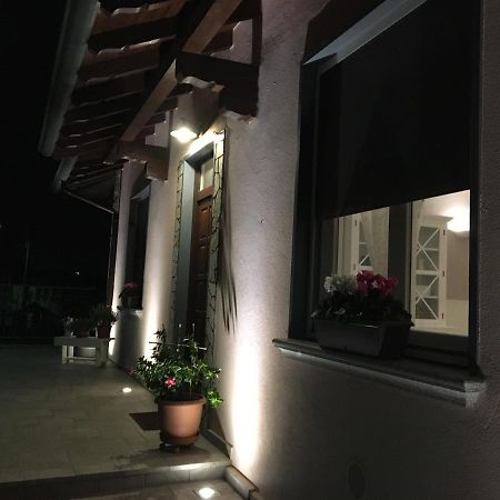 La Terrazza Sul Naviglio B&B Bernate Ticino Exterior photo